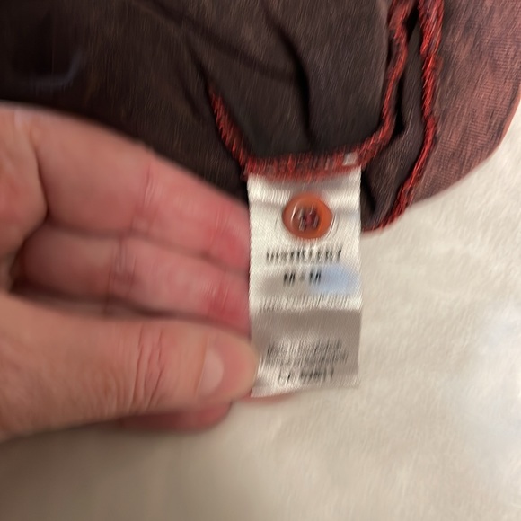 Distillery Men’s size Medium burgundy tshirt. - Picture 4 of 7